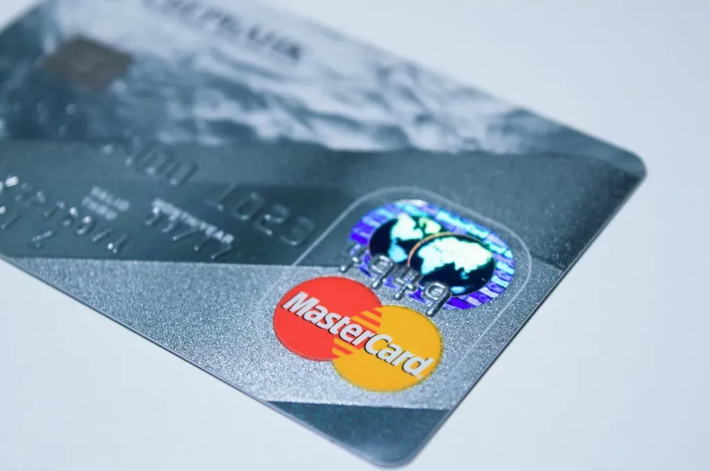 Jak użytkownicy porównują oferty pozabankowe przed decyzją